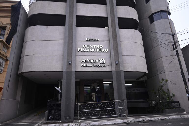 Fachada de la sede administrativa de Petropar.