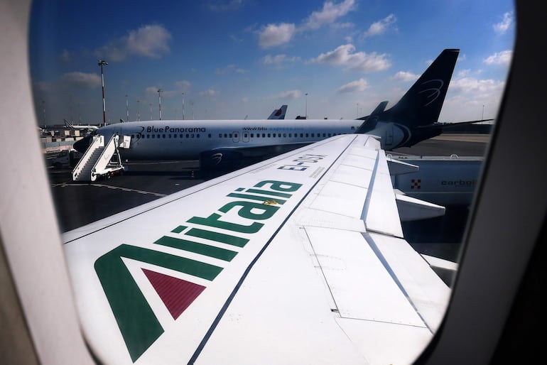 Avión de Alitalia en el aeropuerto de Fiumicino, Roma. 