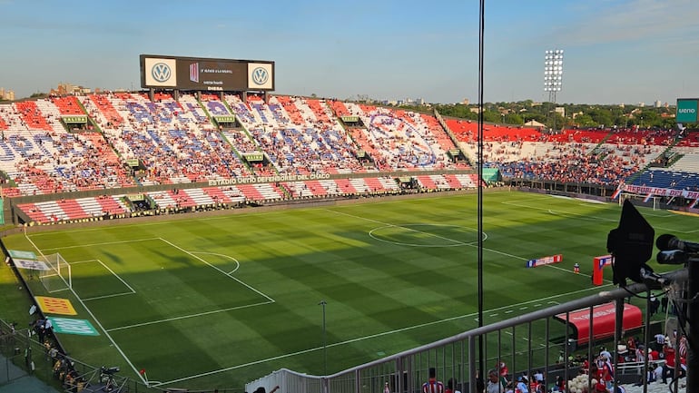 El estadio Defensores del Chaco en la previa de Paraguay vs. Argentina.