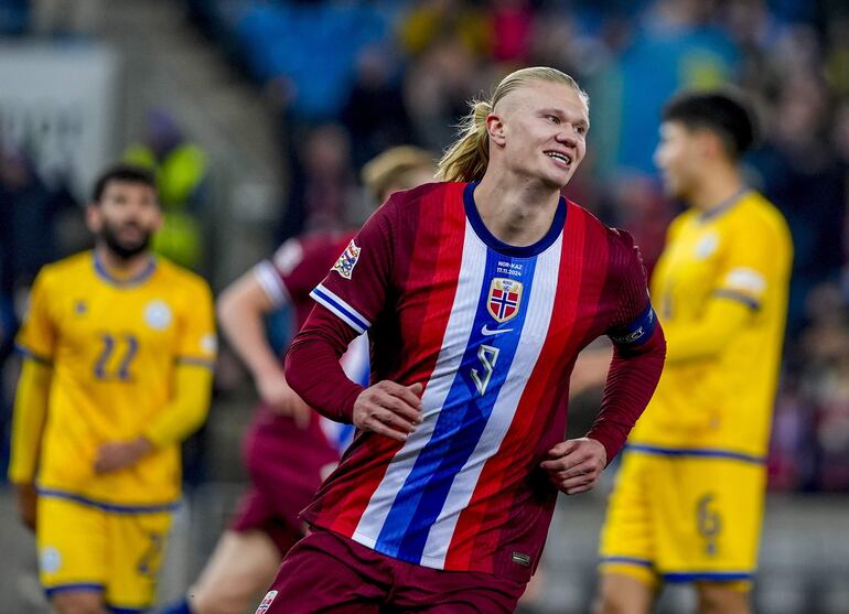 Oslo (Norway), 17/11/2024.- Erling Braut Haaland of Norway celebrates scoring the opening goal during the UEFA Nations League match between Norway and Kazakhstan at Ullevaal Stadium, Oslo, Norway, 17 November 2024. (Kazajstán, Noruega) EFE/EPA/Terje Pedersen NORWAY OUT
