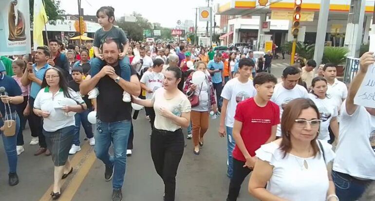 La caminata de la familia en Santaní tuvo una gran respuesta de la ciudadanía