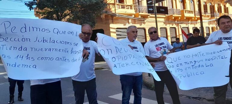 El pasado 10 de marzo, asegurados, jubilados y pensionados del IPS se manifestaron en contra de la previsional. 