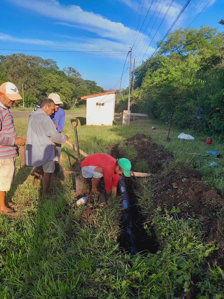 Desde la Junta de Saneamiento, como pueden, están tratando de reparar las cañerías obsoletas.