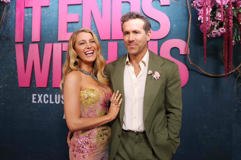 Blake Lively y su esposo Ryan Reynolds en la premier en New York de "Romper el círculo". (Charly TRIBALLEAU / AFP)