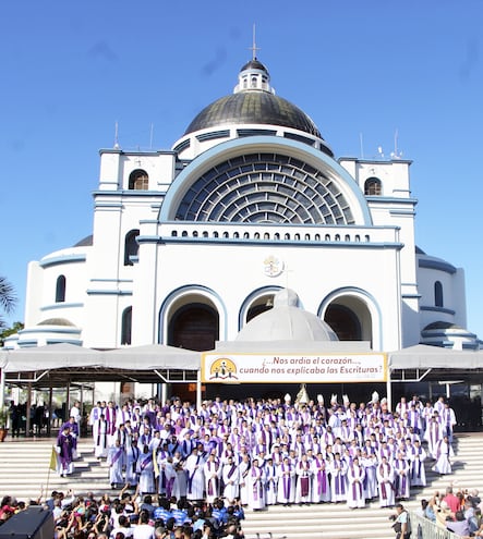 Los sacerdotes realizaron ayer su peregrinación a Caacupé.