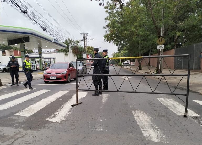 Bloqueo de la Avenida Artigas, entre General Santos y Perú.