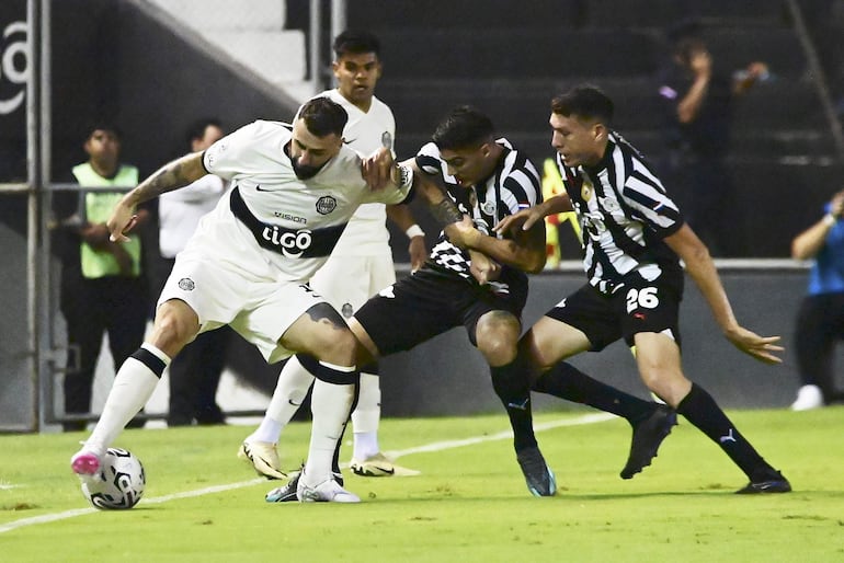 Olimpia y Libertad jugarán en el Defensores del Chaco, el miércoles