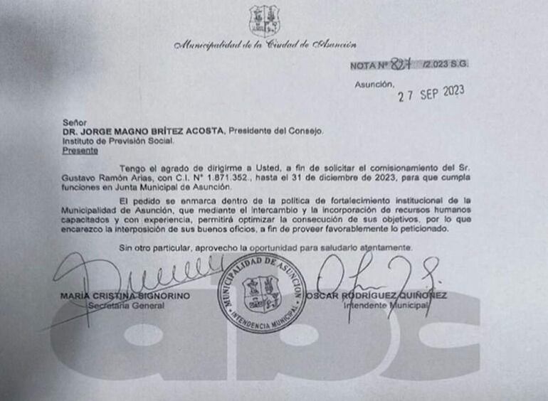 El pedido de comisionamiento de Gustavo Arias a la Municipalidad de Asunción, fue firmado por Óscar "Nenecho" Rodríguez. 