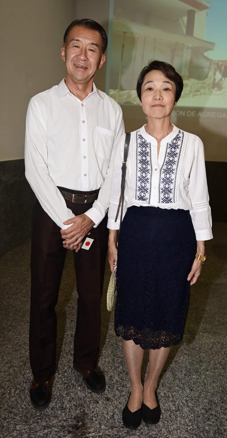 La embajadora de Japón, Nakatani Yoshie y su esposo Umio Otsuka.