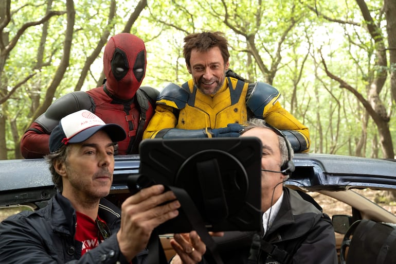 El director junto a los actores en pleno rodaje.