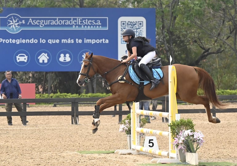 La amazona Giuliana Cubecino estará participando en la categoría Escuela 0,90, sobre el lomo de King.