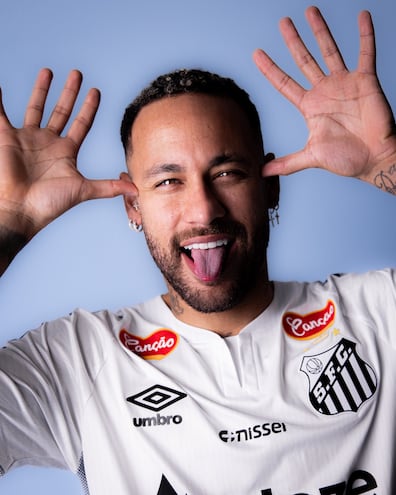 Neymar, durante su presentación en Santos.