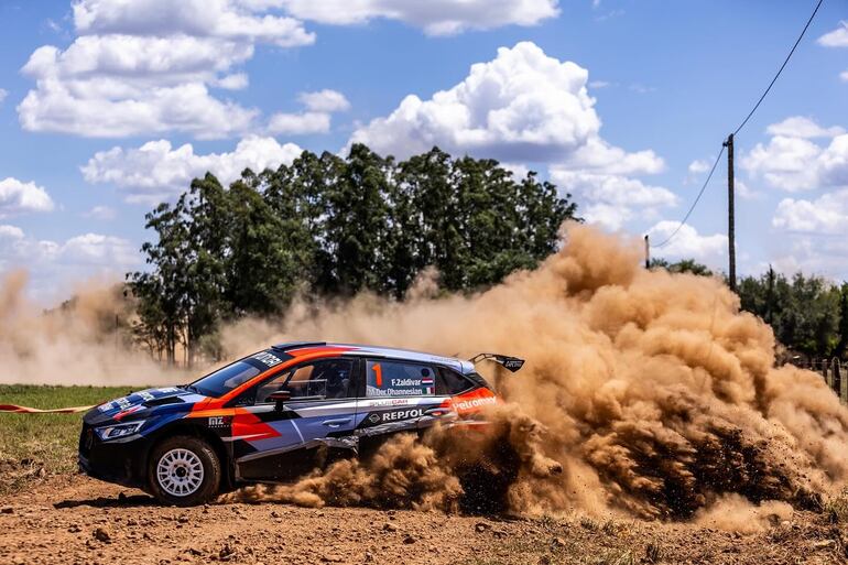 El vigente bicampeón sudamericano de Rally, Fau Zaldívar, inicia la defensa de su título. (Fotos de Facebook).