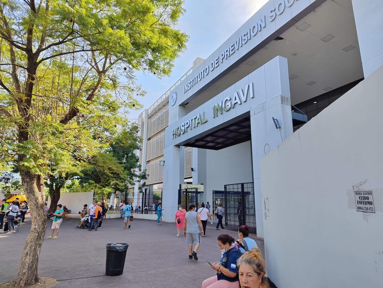 Fachada de acceso al Hospital Ingavi del IPS, que está siendo sometido a una auditoría actualmente.