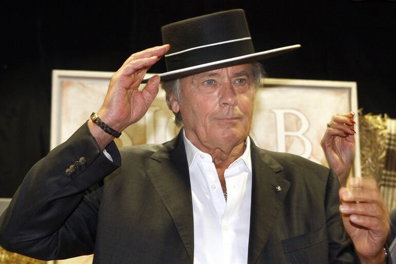 Alain Delon en una fotografía tomada en Sevilla, España, en el año 2011. El actor falleció el domingo a los 88 años en su casa de Douchy, Francia.