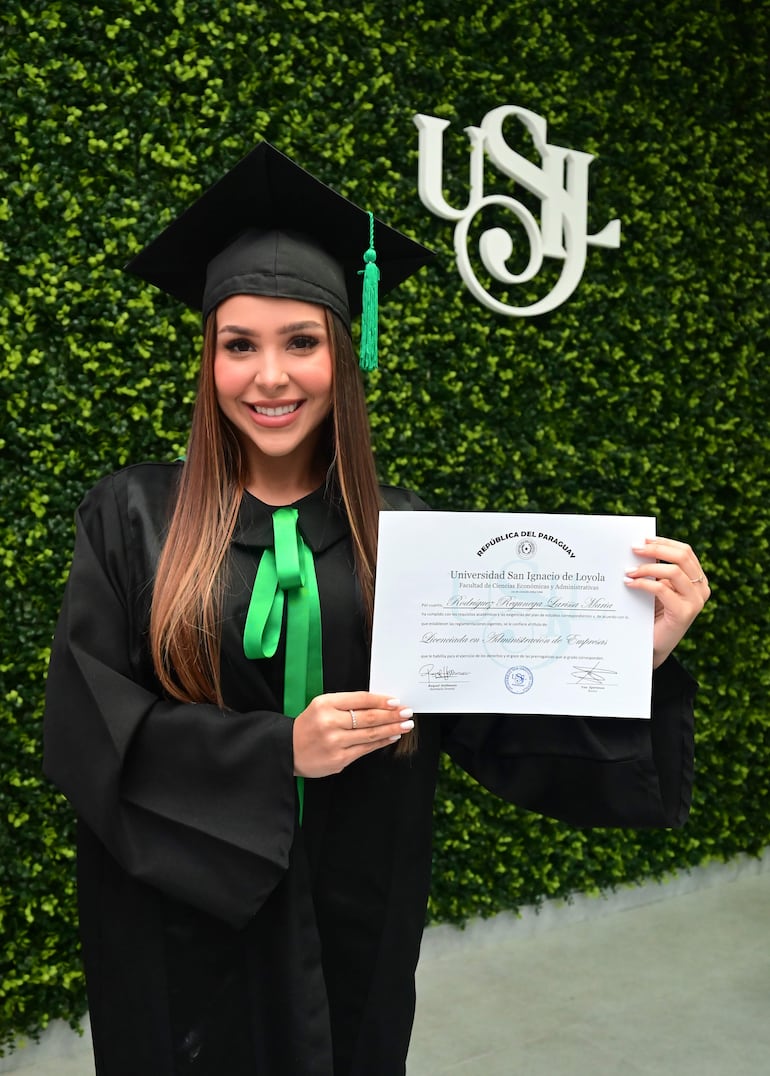 Larissa Rodríguez, egresada de la carrera de Administración de Empresas.