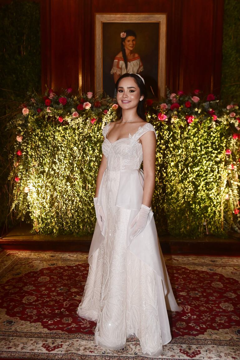 Angeline Montanaro Brusquetti con un vestido diseño de Stephanie Barrail.