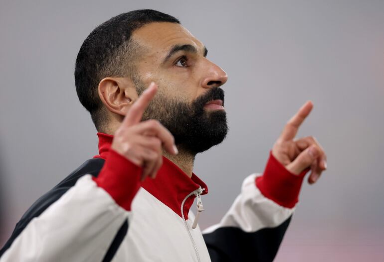 Liverpool (United Kingdom), 26/12/2024.- Mohamed Salah of Liverpool before the English Premier League soccer match between Liverpool FC and Leicester City FC, in Liverpool, Britain, 26 December 2024. (Reino Unido) EFE/EPA/ADAM VAUGHAN EDITORIAL USE ONLY. No use with unauthorized audio, video, data, fixture lists, club/league logos, 'live' services or NFTs. Online in-match use limited to 120 images, no video emulation. No use in betting, games or single club/league/player publications.
