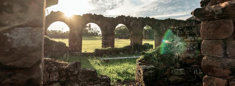 Las Ruinas Jesuíticas atraen a turistas de todo el mundo al Paraguay.