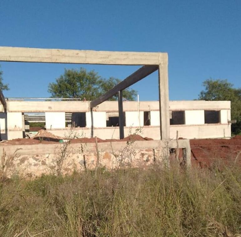 En la compañía Rincón de Acahay, la obra de construcción de la USF también se encuentra parada.