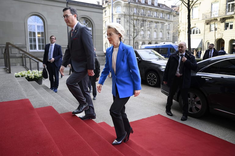 La presidenta de la Comisión Euroepa, Úrsula von der Leyen (de azul).