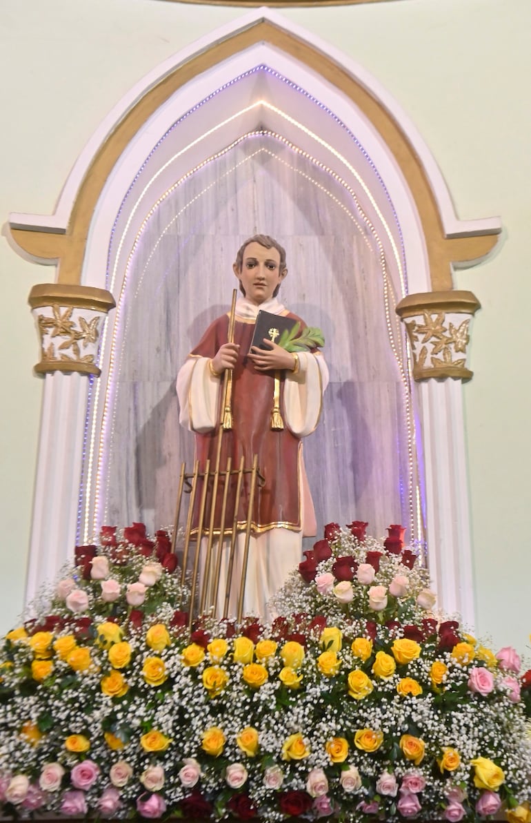 Venerada imagen de San Lorenzo, protector de la comunidad católica de la “Ciudad Universitaria”. La misa central en su homenaje se iniciará a las 08:00.