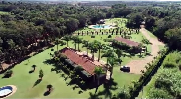 El “Rancho Hotel Vy’aha” se destaca con un predio de 7 hectáreas de espacios verdes, un sitio ideal para vivir la naturaleza.