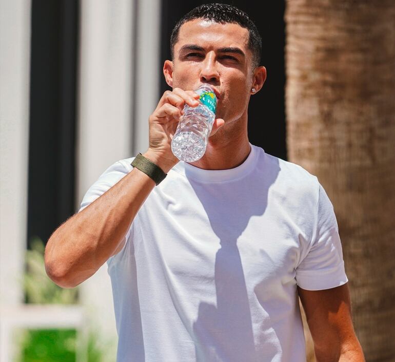 Cristiano Ronaldo presentó ayer en Madrid su nuevo emprendimiento, una marca de agua mineral.