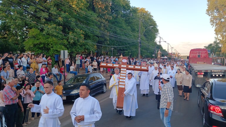 Multitudinaria presencia en la apertura del Año Jubilar en Coronel Oviedo.