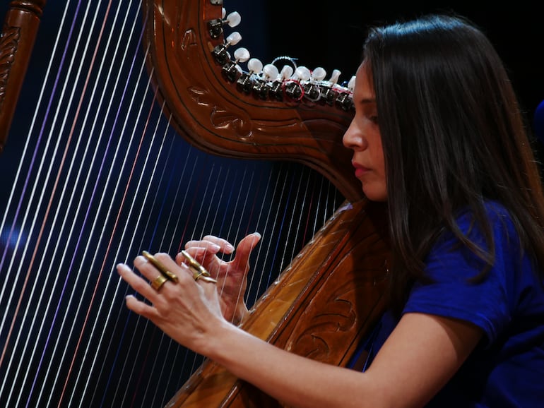 La arpista Carmen Monges forma parte de Trioité, una agrupación que lleva una década de trabajo en torno a la música paraguaya y latinoamericana.