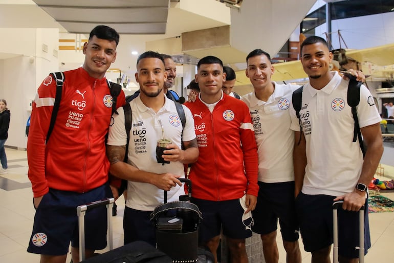 Jugadores de la selección paraguaya sub 23, rumbo al Preolímpico.