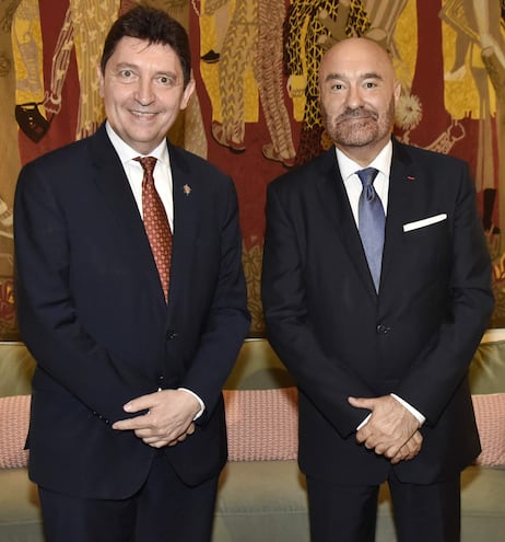 El senador francés Olivier Cadic, y el embajador de Francia, Pierre-Christian Soccoja.