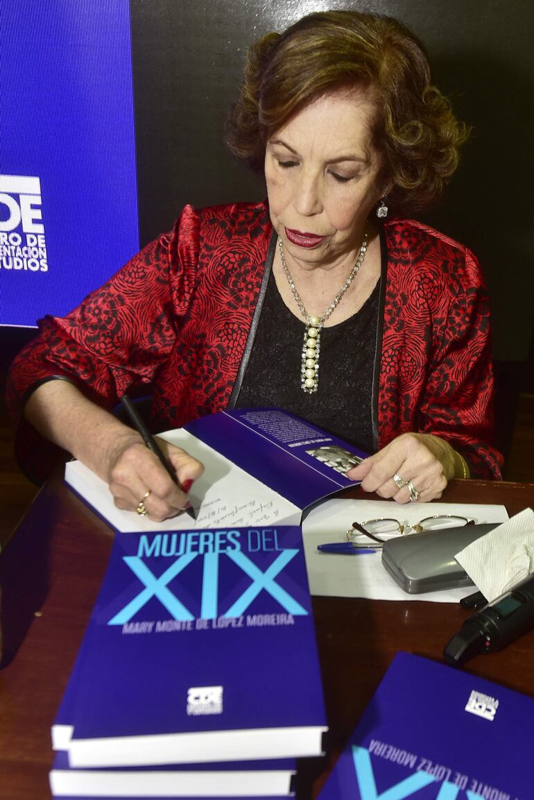 La historiadora Mary Monte de López Moreira, presentó su libro “Mujeres del XIX”, que apuesta a recuperar y poner en valor la historia de las mujeres y feministas en Paraguay.