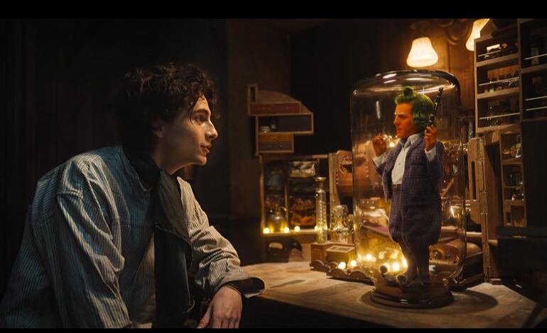 Timothée Chalamet y Hugh Grant en Wonka.