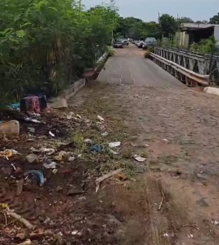 Vecinos del barrio Terminal de Asunción denuncian abandono de la calle Ybapurú.