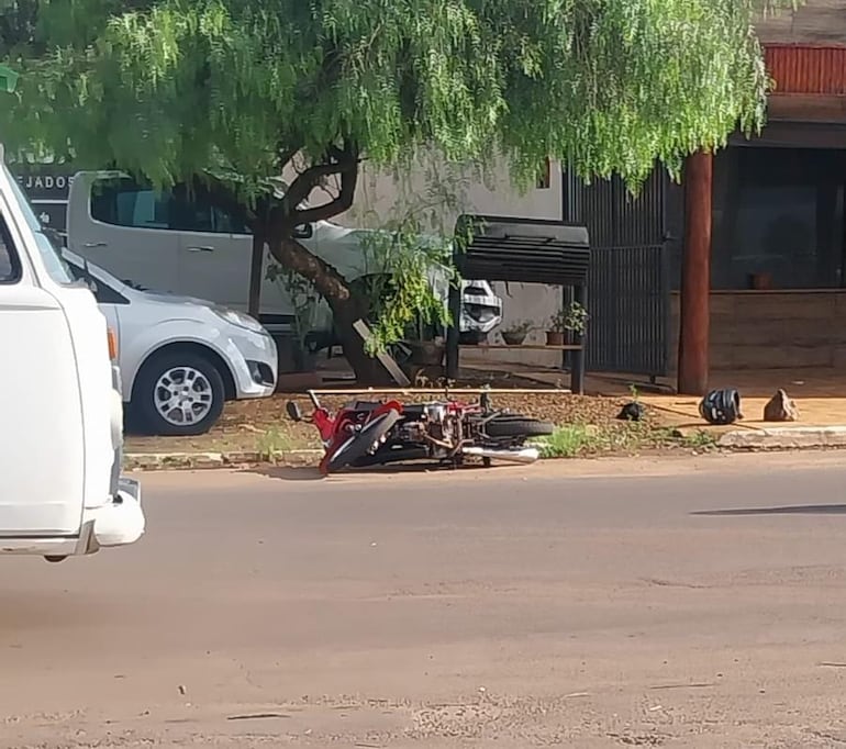 Motociclista es interceptado y llevado a la fuerza a plena luz del día en la frontera.