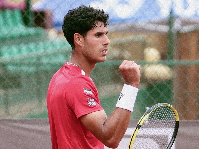 El paraguayo Adolfo Daniel Vallejo celebra la clasificación a las semifinales del ATP Challenger de Antofagasta en el AutoClub, en Antofagasta, Chile.