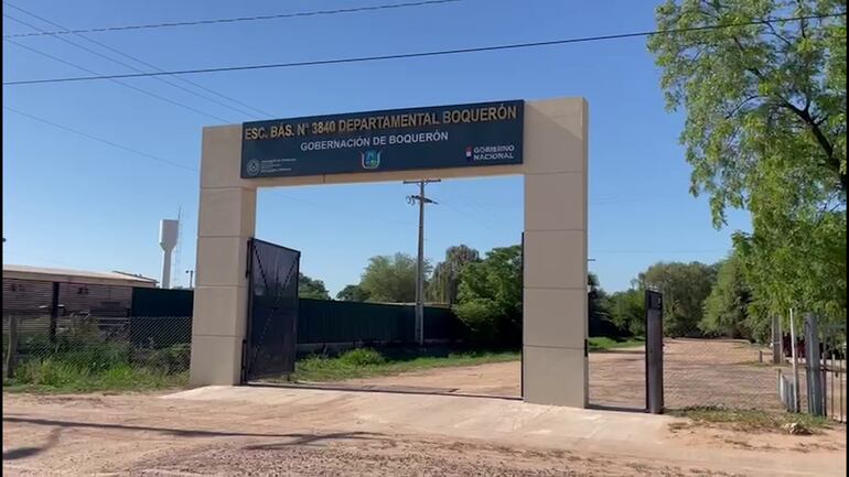 Escuela departamental de Boquerón a la que asistía el adolecente asesinado.