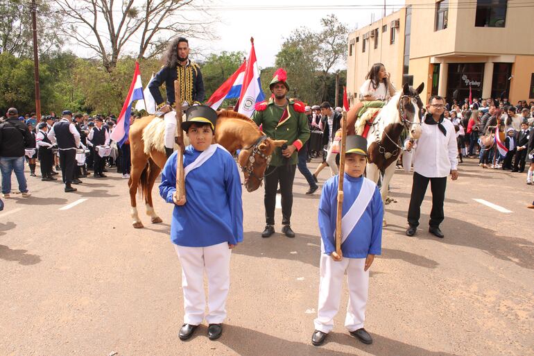 Alumnos de la escuela Fidencio Pérez optaron por hacer una puesta diferente y realizaron una emotiva representación teatral del momento del fusilamiento del Mariscal Francisco Solano López.