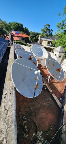 Algunas evidencias encontradas en el techo de la vivienda allanada en el Paraná Country Club de Hernandarias.