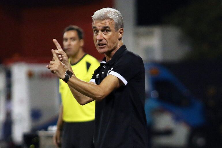 Luis Ribeiro, entrenador portugués del Botafogo, actual líder del campeonato de la Liga brasileña.