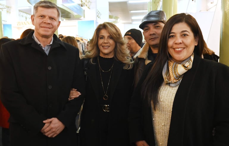 Carlos Benítez, María Dolores González, Francisco Ávalos y Ana de Ávalos. 