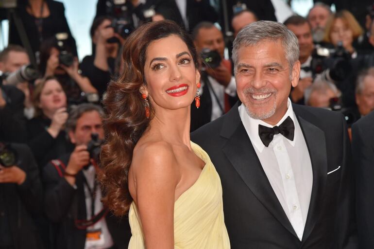 La abogada y activista de derechos humanos Amal Clooney y su esposo, el actor estadounidense George Clooney
