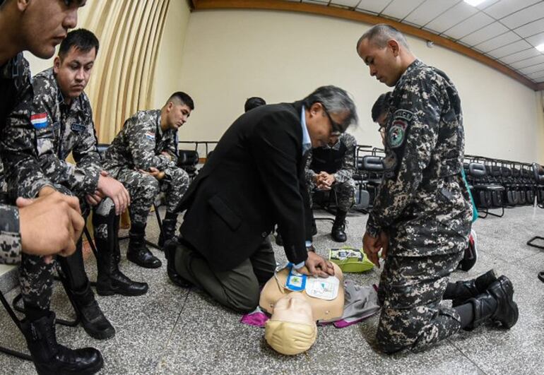 Se espera que luego de este curso, el personal del Grupo Lince esté capacitado para ayudar a cualquier persona que sufra un paro cardiorrespiratorio en las calles.