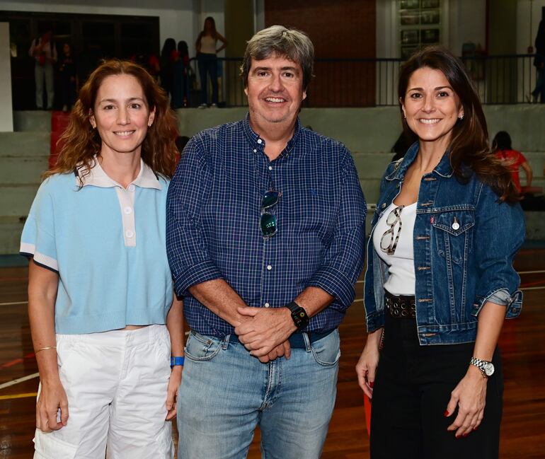 María Luz Gill, Diego Ramírez y Amelia Perrellaga.