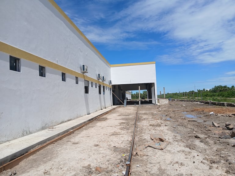 Vista del frente de uno de los bloques del nuevo Hospital Regional.