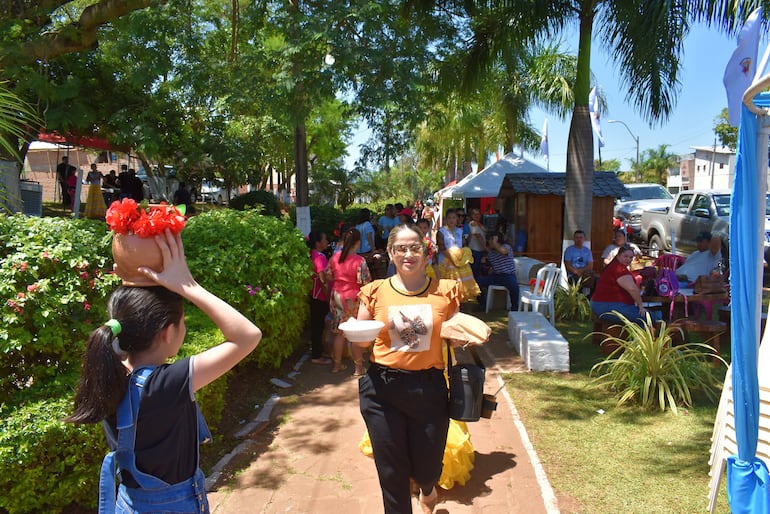 Masiva participación ciudadana en la expoferia de emprendedores de Mbocayaty del Guairá.