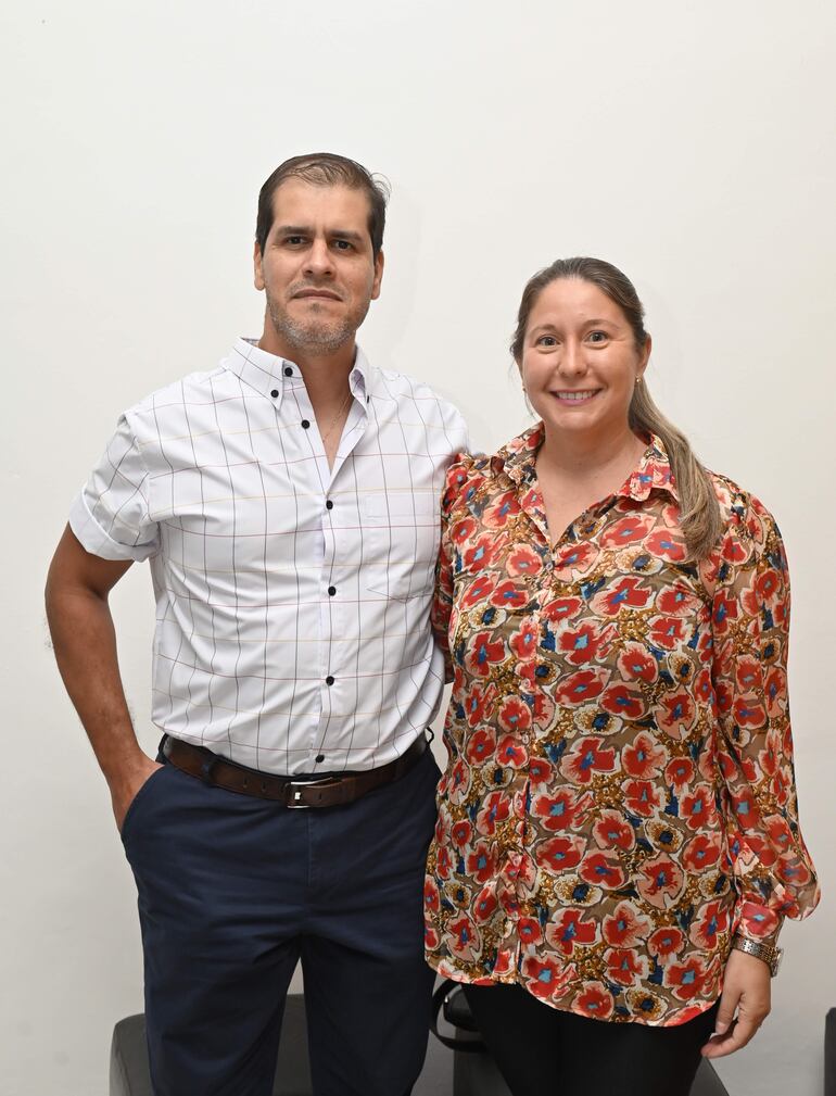 Alejandro Ruiz y Teresita Alvarenga.