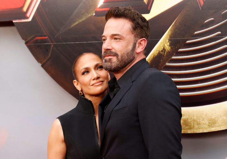 Jennifer López y Ben Affleck llegando a la premier mundial de "The Flash", en Hollywood, California.