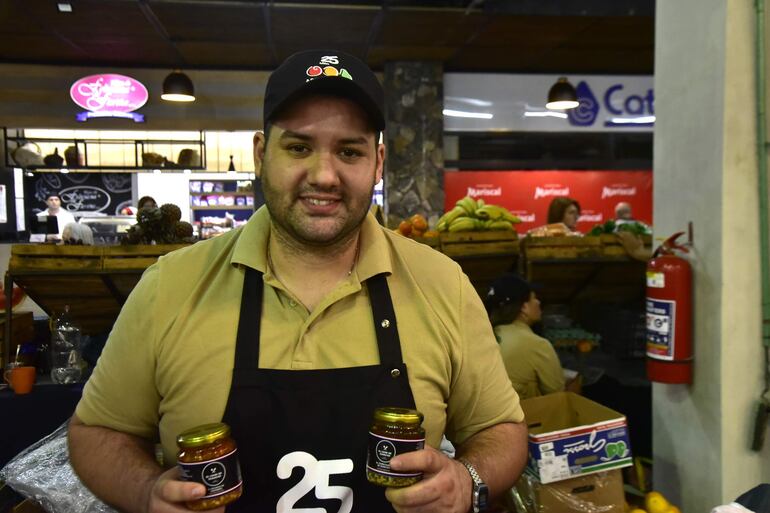 Marcelo de Amoriza ofrece salsas hechas con recetas caseras. Inició su emprendimiento en pandemia.